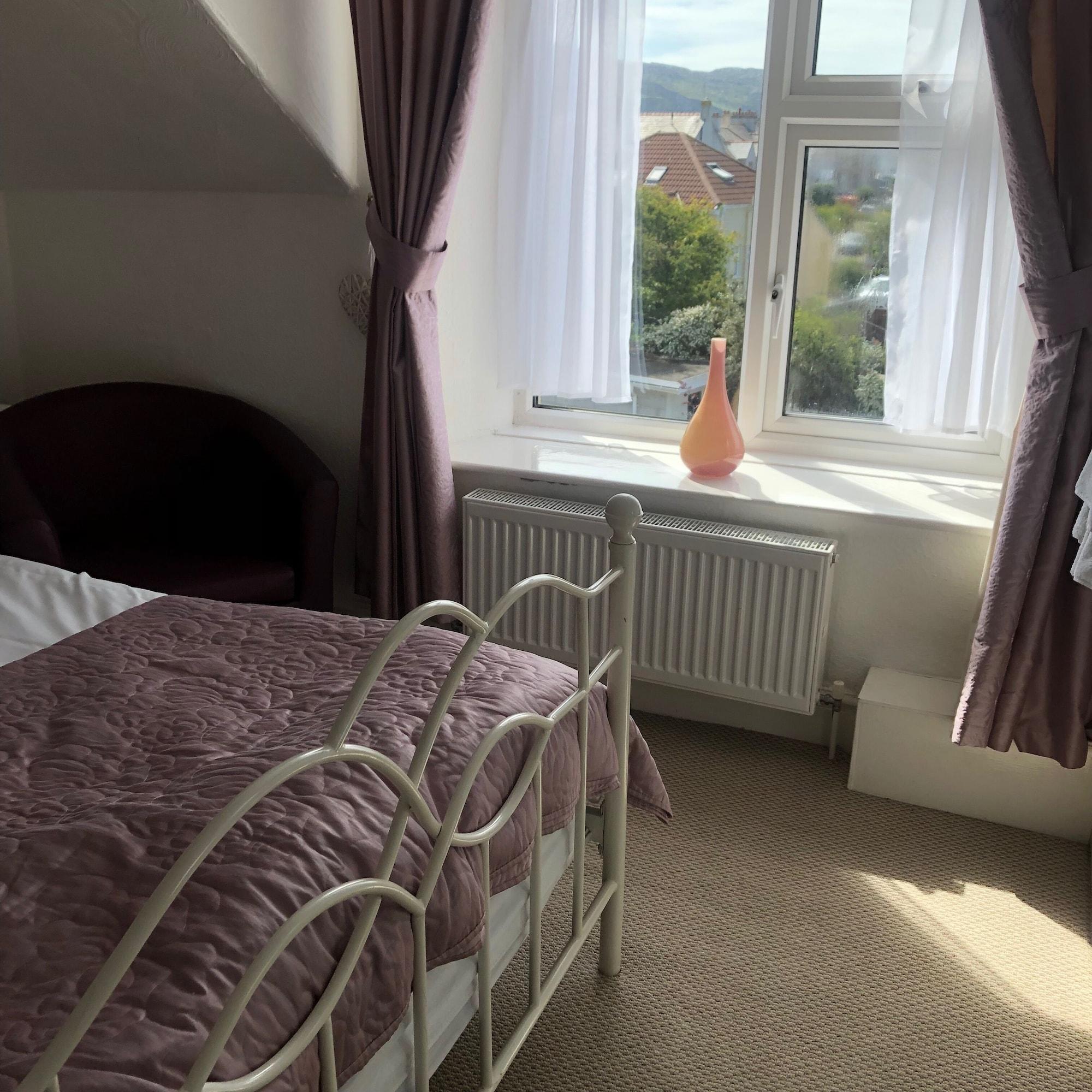 Witchingham B&B Holyhead Dış mekan fotoğraf