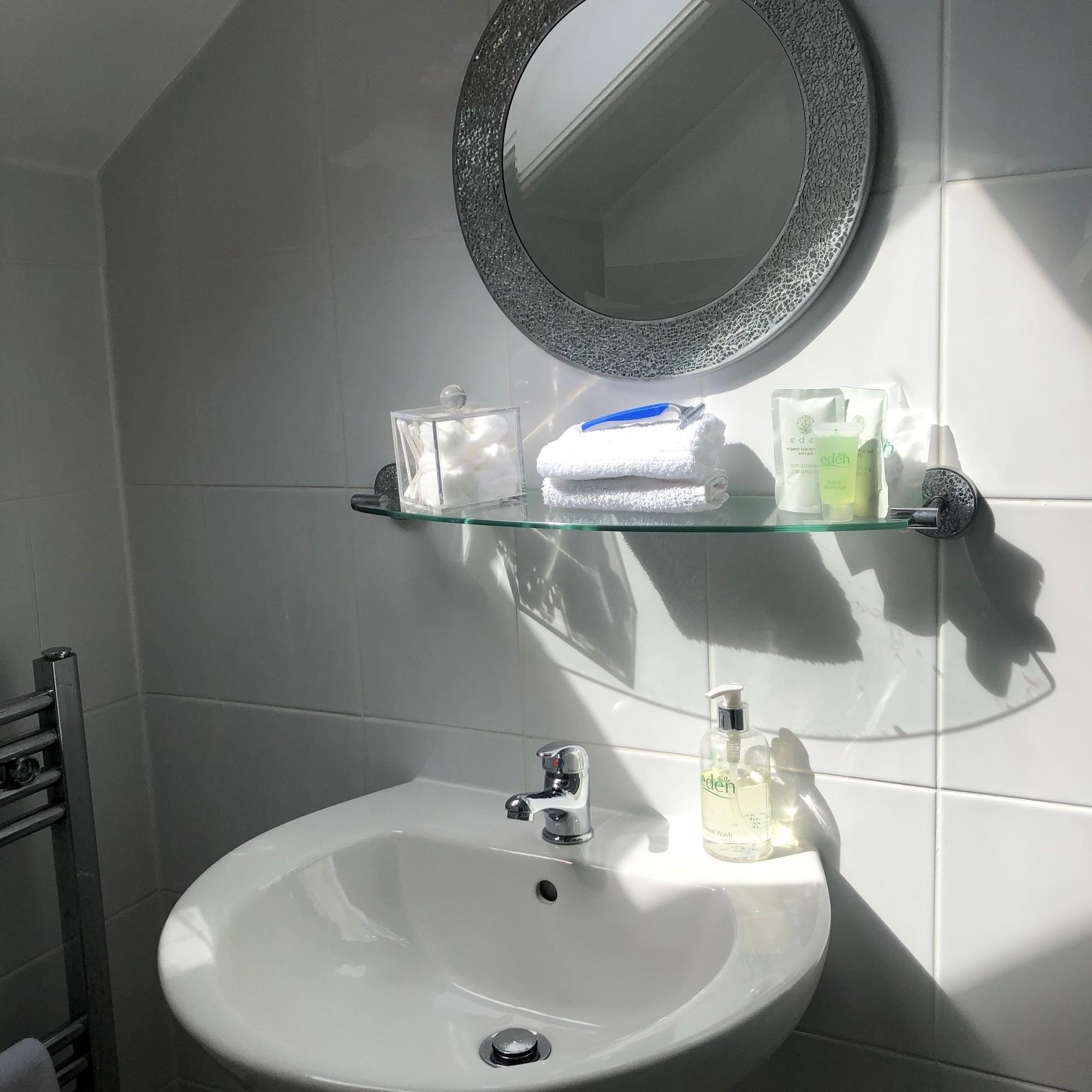 Witchingham B&B Holyhead Dış mekan fotoğraf