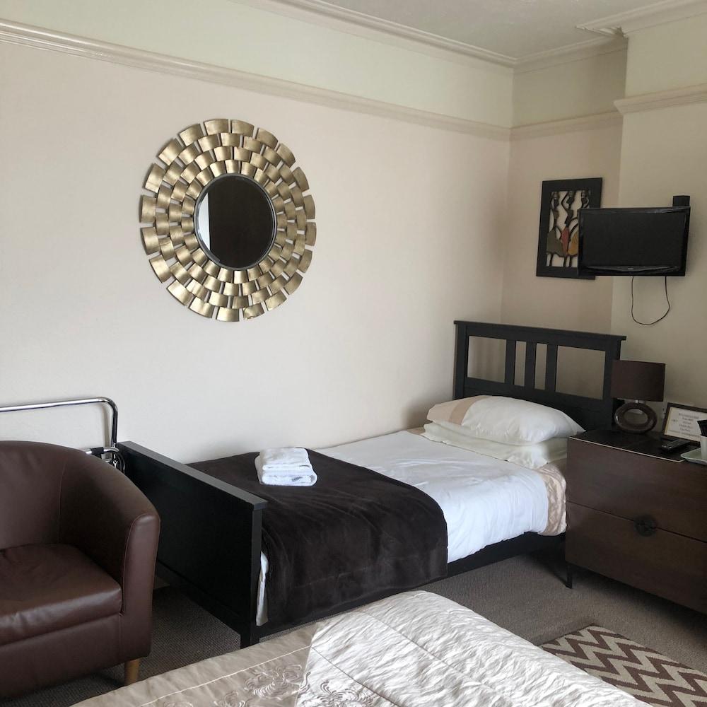 Witchingham B&B Holyhead Dış mekan fotoğraf