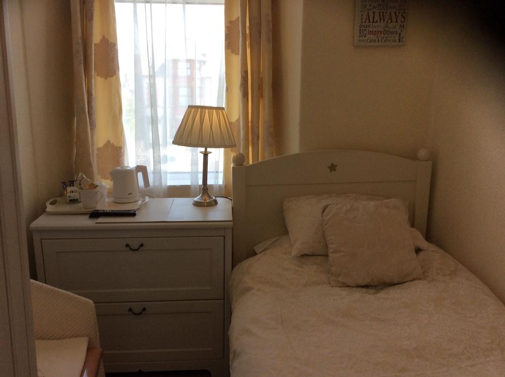 Witchingham B&B Holyhead Dış mekan fotoğraf