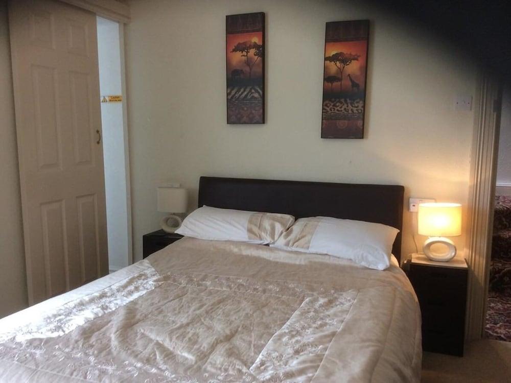 Witchingham B&B Holyhead Dış mekan fotoğraf