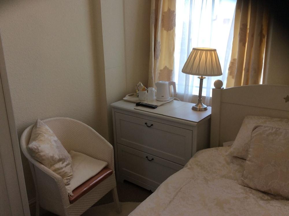 Witchingham B&B Holyhead Dış mekan fotoğraf