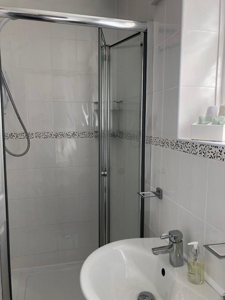 Witchingham B&B Holyhead Dış mekan fotoğraf