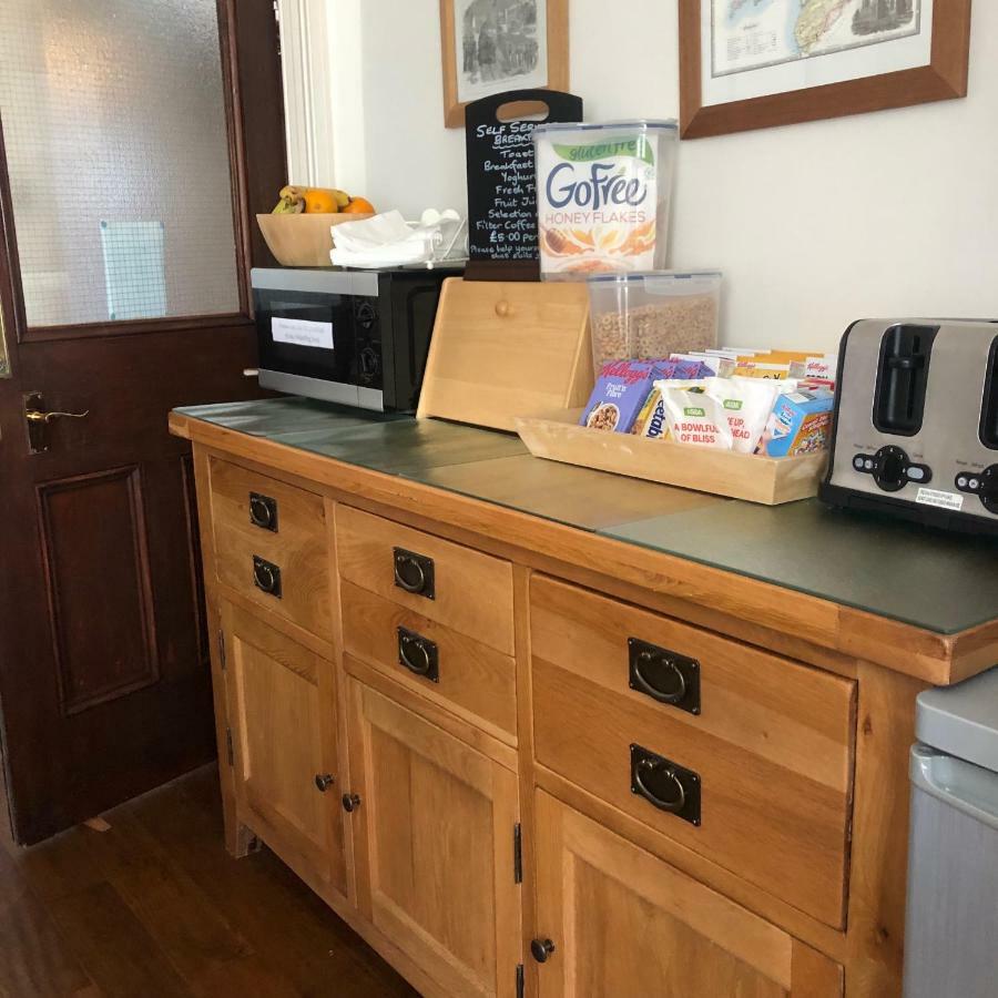 Witchingham B&B Holyhead Dış mekan fotoğraf