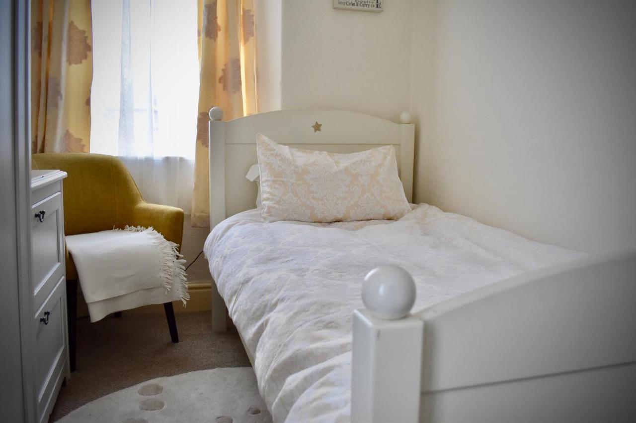 Witchingham B&B Holyhead Dış mekan fotoğraf